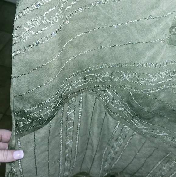 Sami & jo sz medium sleeveless blouse. Olive green acid wash look. - Picture 4 of 5